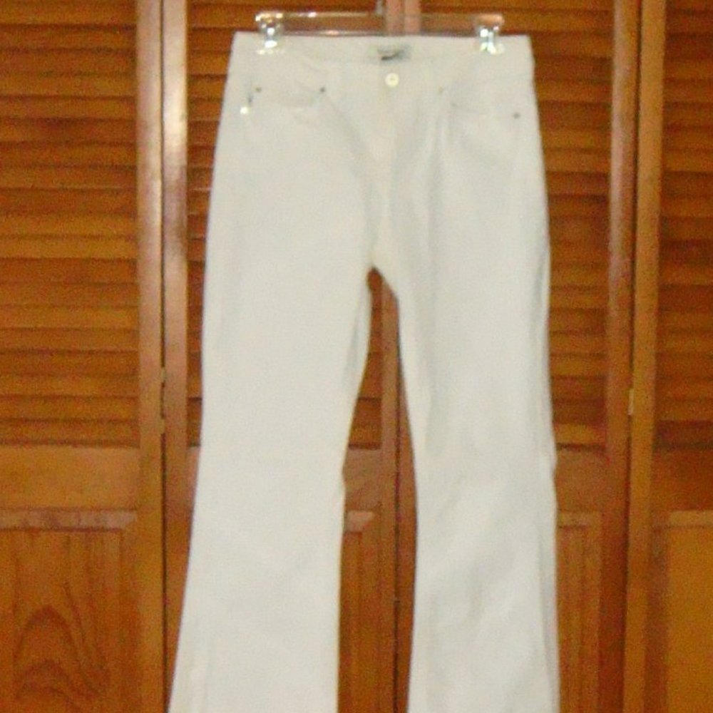 WHite House Black Market White Flair Jeans